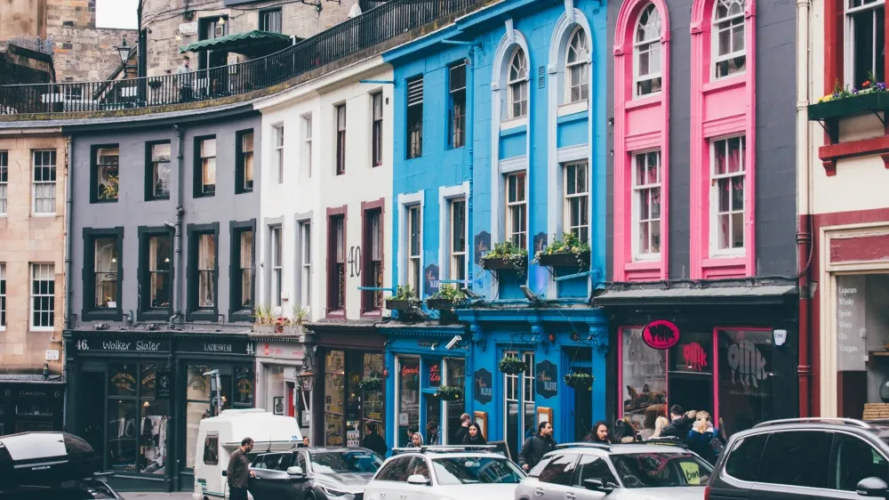 Coloured buildings on Victoria Street in Edinburgh