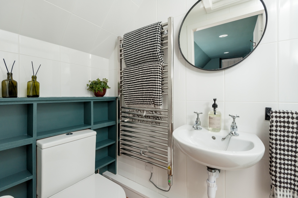 Inchrya blue by Farrow & Ball on painted shelving in shower room